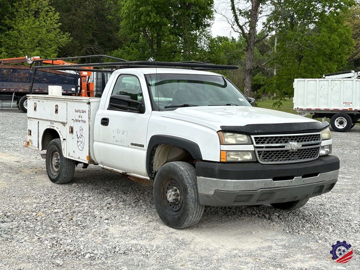 2005-chevrolet-silverado-2500hd-image-11