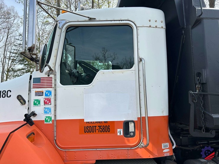 2005-kenworth-t300-image-34