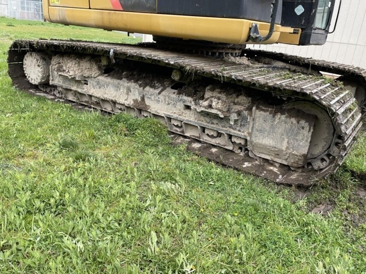 2013-caterpillar-320e-image-20