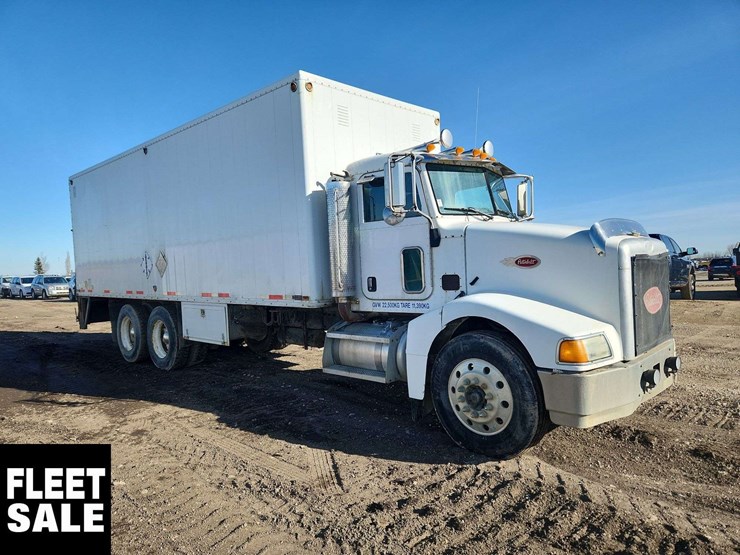 2005-peterbilt-385-image-7