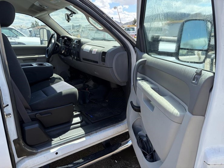 2012-gmc-sierra-2500-image-9