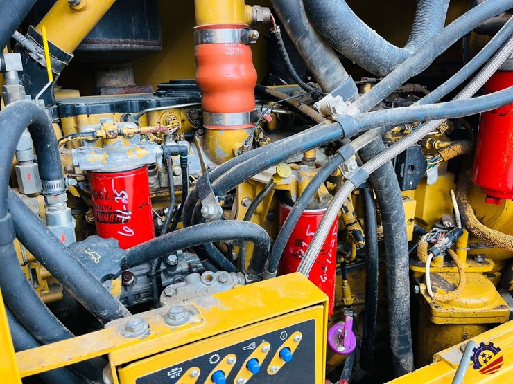 2010-caterpillar-120m-image-110