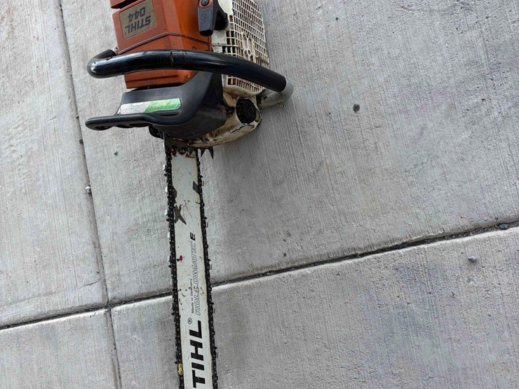 stihl-044-24"-chain-saw-image-1