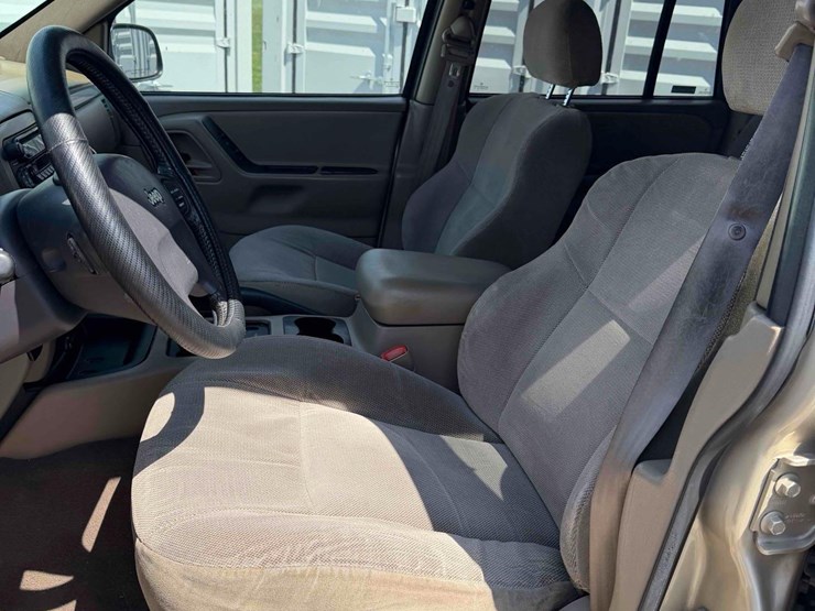 2001-jeep-grand-cherokee-laredo-image-16