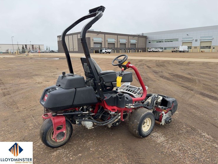 2015-toro-greensmaster-300-image-4