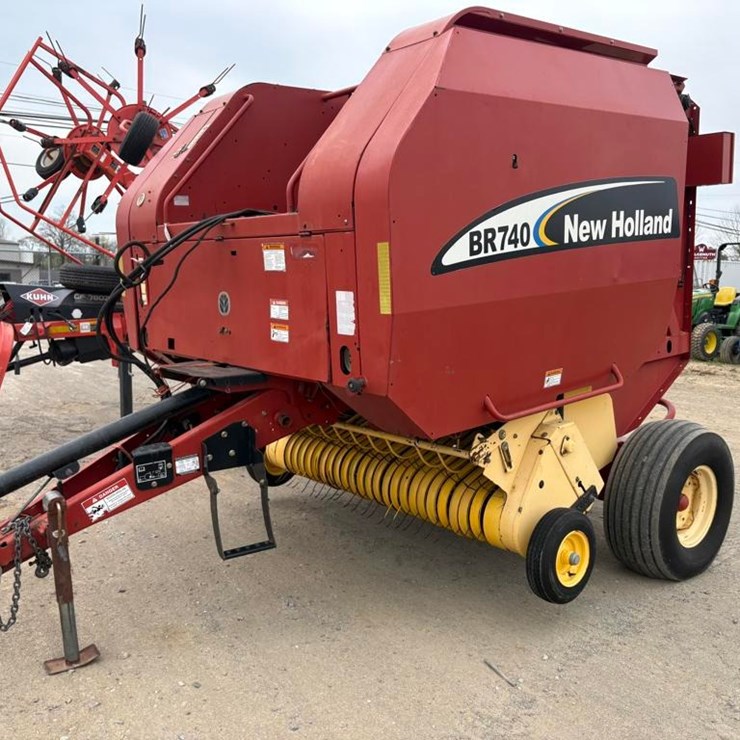 NEW HOLLAND BR740