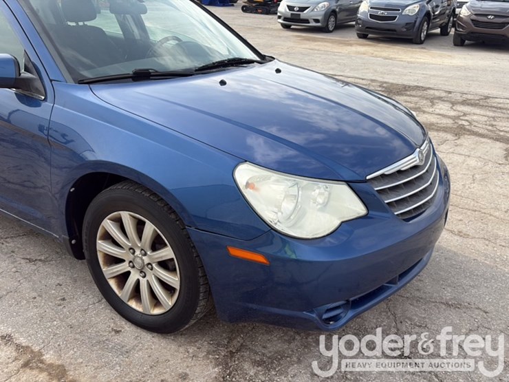 2010-chrysler-sebring-image-30