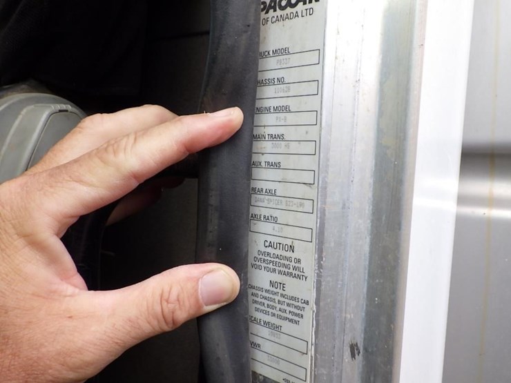 2010-peterbilt-337-image-47