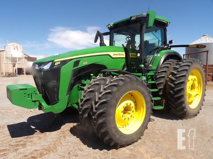 2022-john-deere-8r-370-image-1