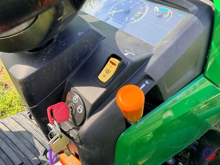 2025-john-deere-1023e-image-29