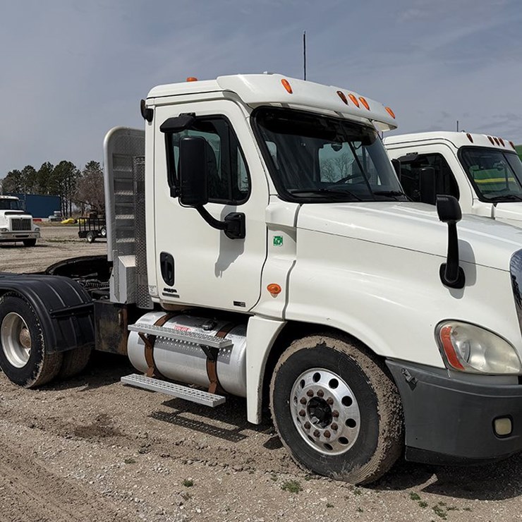 2011 FREIGHTLINER CASCADIA 125