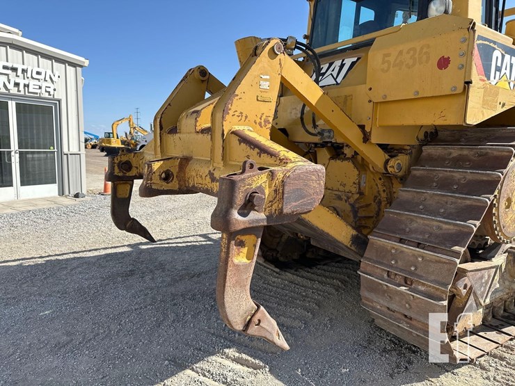 2011-caterpillar-d6t-image-13