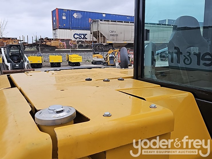 2018-caterpillar-305.5-image-22