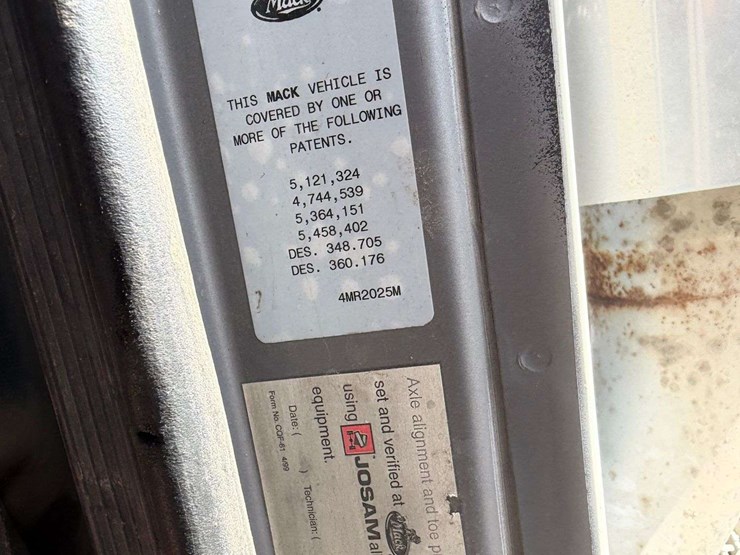 2000-mack-ch612-image-52