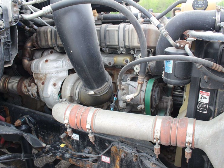 2018-freightliner-cascadia-126-image-34