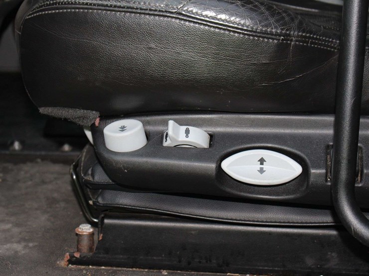 2019-peterbilt-579-image-22