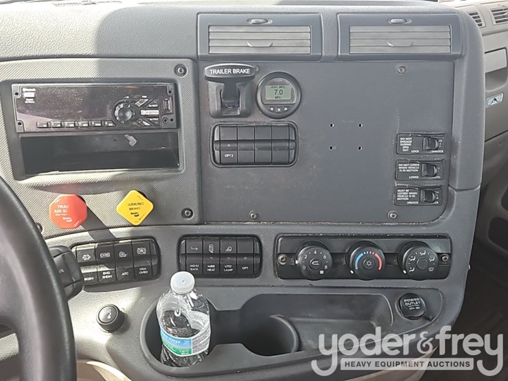 2019-freightliner-cascadia-125-image-34