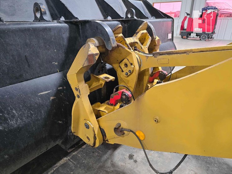 2019-caterpillar-938m-image-12