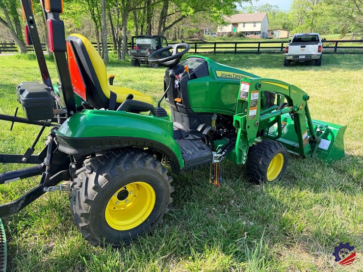 2025-john-deere-1023e-image-14