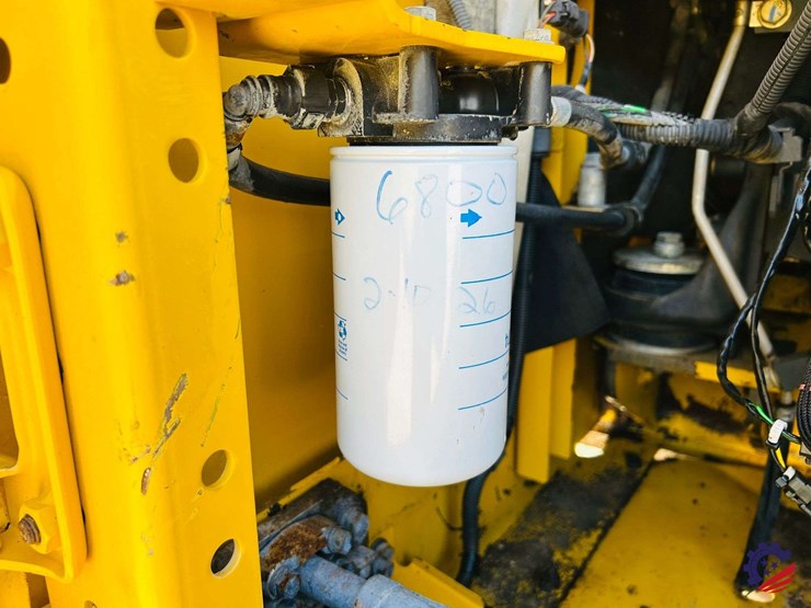 2015-komatsu-pc210-lc-image-37