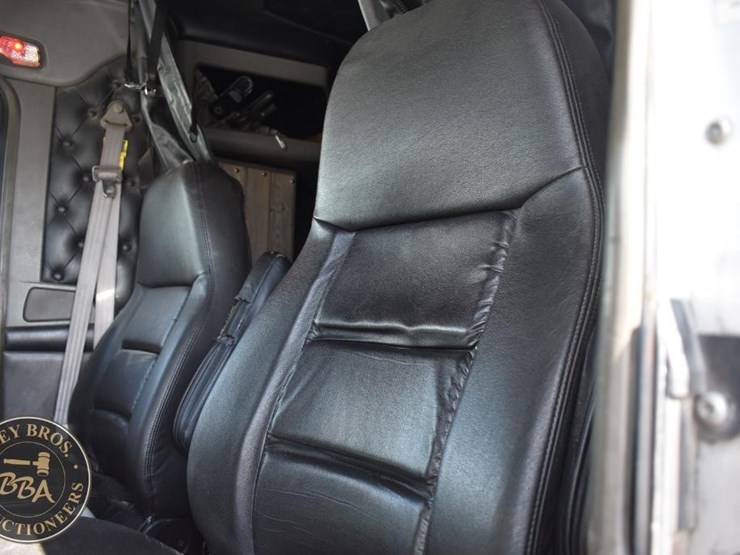 2013-kenworth-t660-image-38