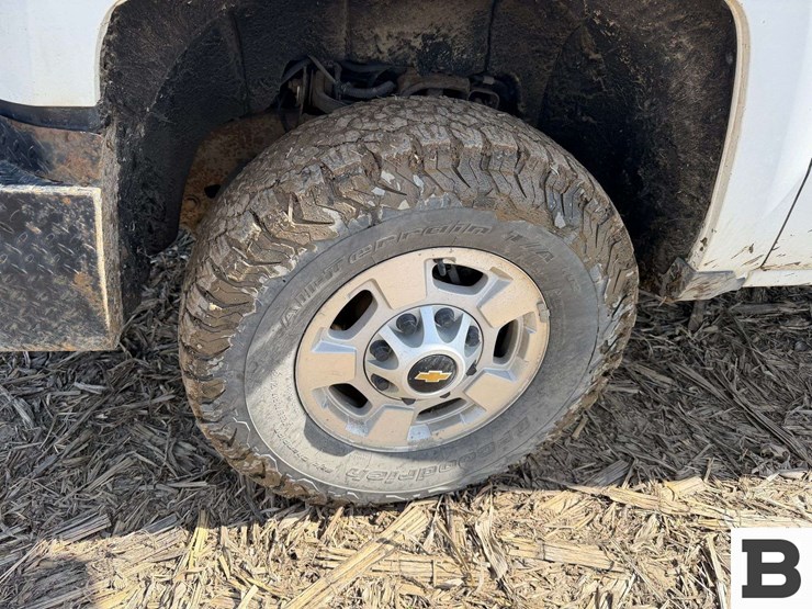 2017-chevrolet-silverado-2500-image-9