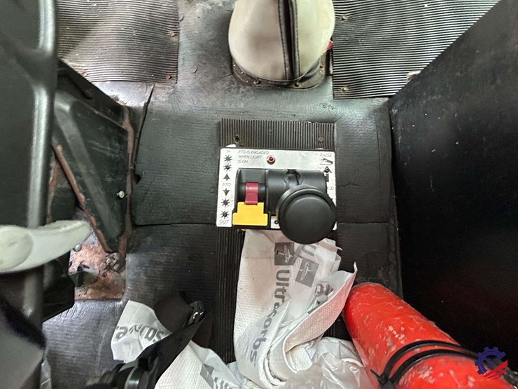 2005-kenworth-t300-image-71