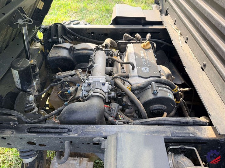 2019-john-deere-gator-xuv-835m-image-44