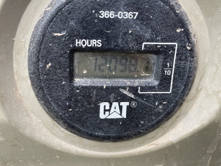 2013-caterpillar-320e-image-38