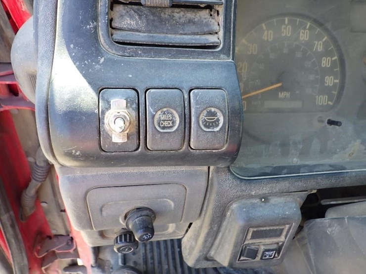 2004-isuzu-nqr-image-26