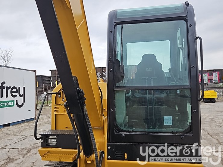 2018-caterpillar-305.5-image-8