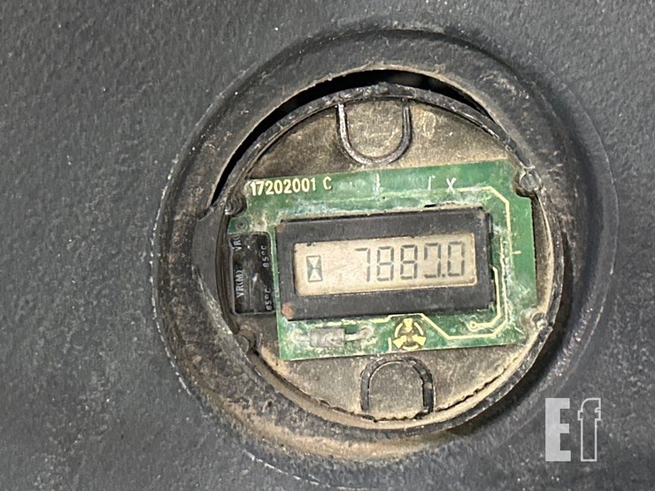 2001-caterpillar-420d-image-32