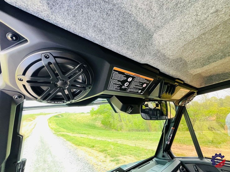 2026-can-am-defender-limited-hd11-triple-image-53