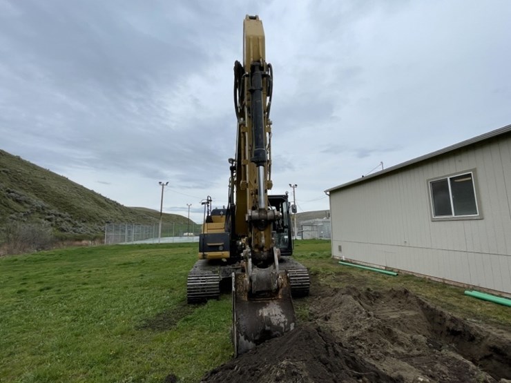 2013-caterpillar-320e-image-8