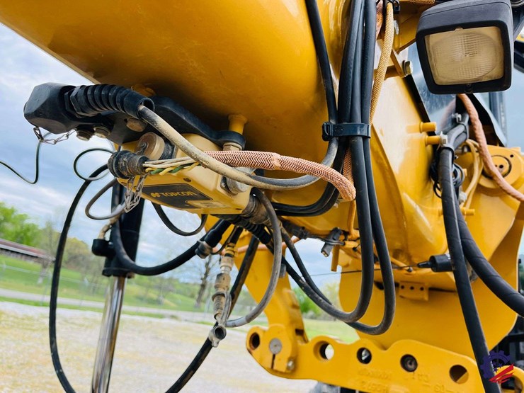 2010-caterpillar-120m-image-46