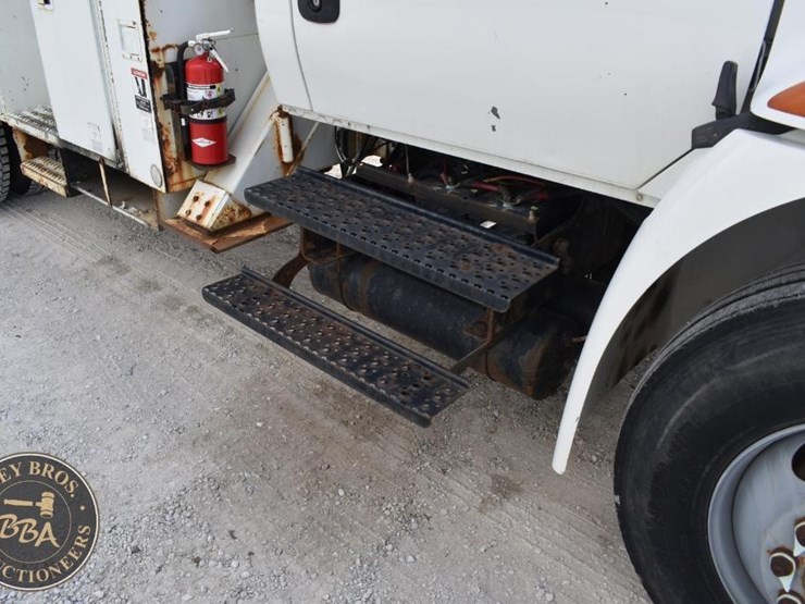 2005-international-durastar-4300-image-11