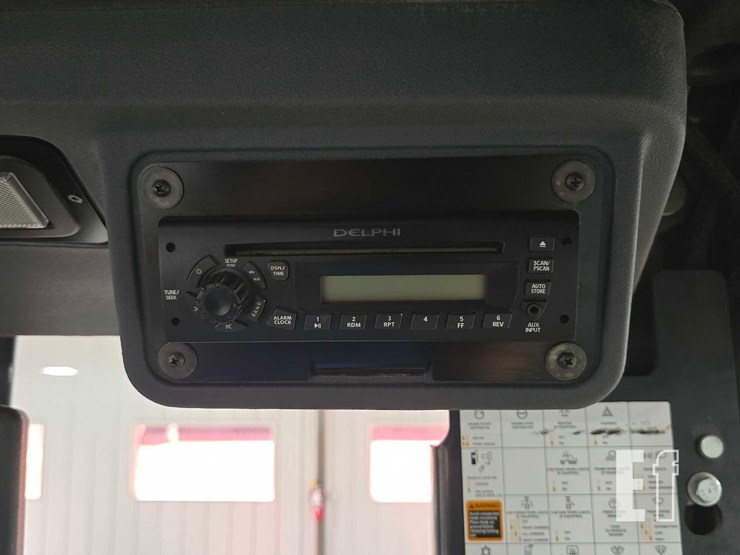 2009-deere-770g-image-22