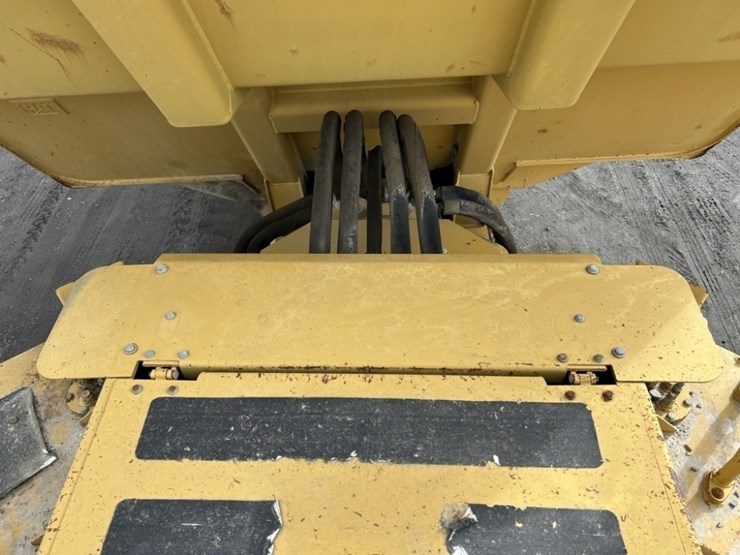 2012-caterpillar-ad55b-image-45