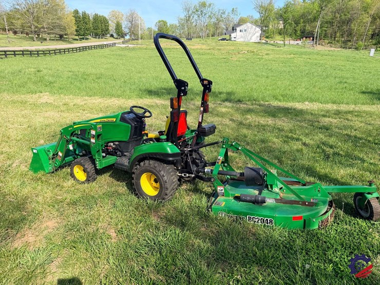 2025-john-deere-1023e-image-5