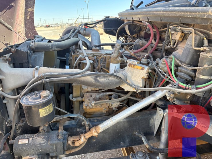 2001-freightliner-fl70-image-7