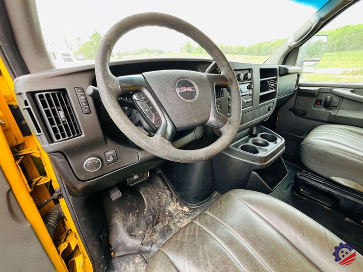 2009-gmc-savana-s/a-enclosed-roadside-service-truck-image-70