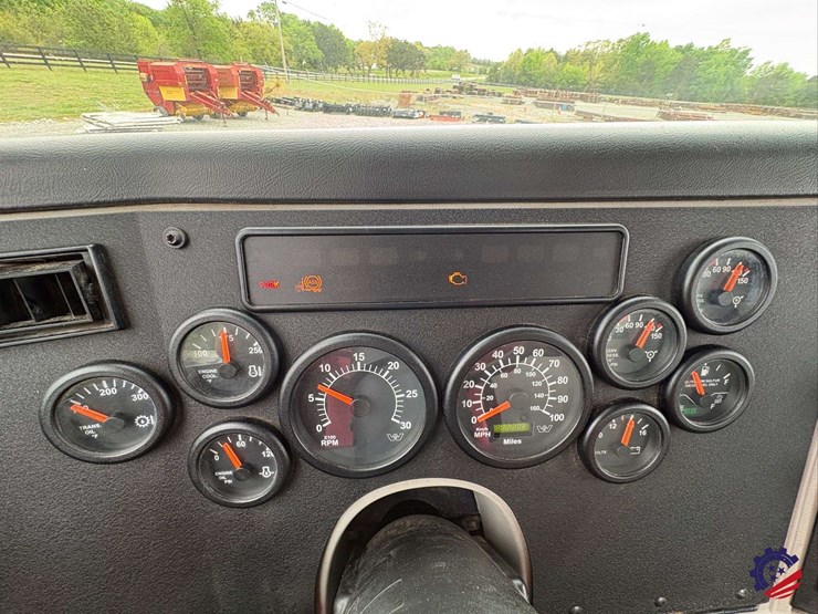 2019-western-star-4700-image-95