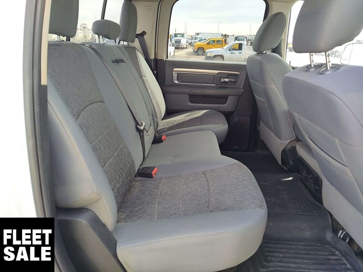 2018-dodge-2500-image-16