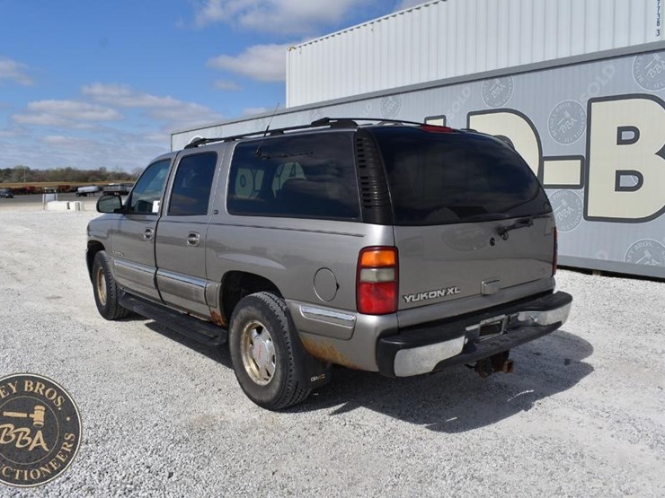 2001-gmc-yukon-xl-image-3