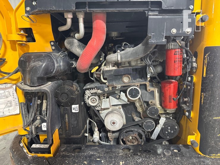 2021-jcb-3ts-8t-image-22