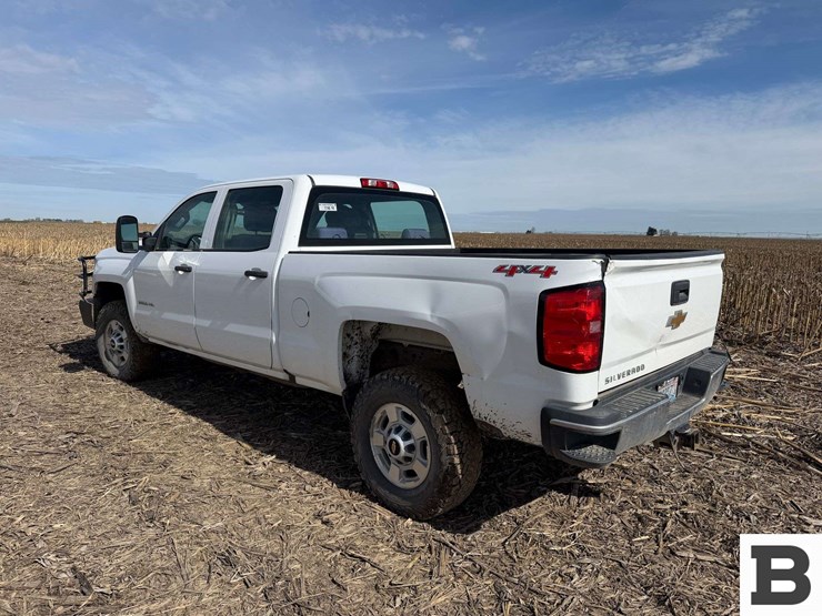2017-chevrolet-silverado-2500-image-3