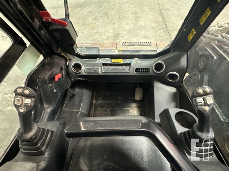 2021-jcb-3ts-8t-image-15