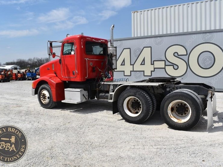 2005-peterbilt-385-image-4
