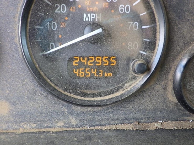 2010-peterbilt-337-image-33