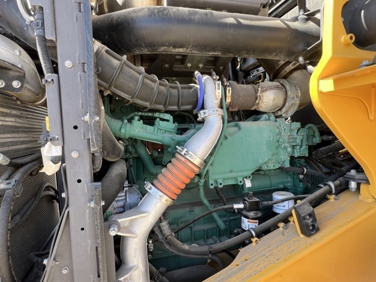 2023-volvo-l70h-wheel-loader-image-33